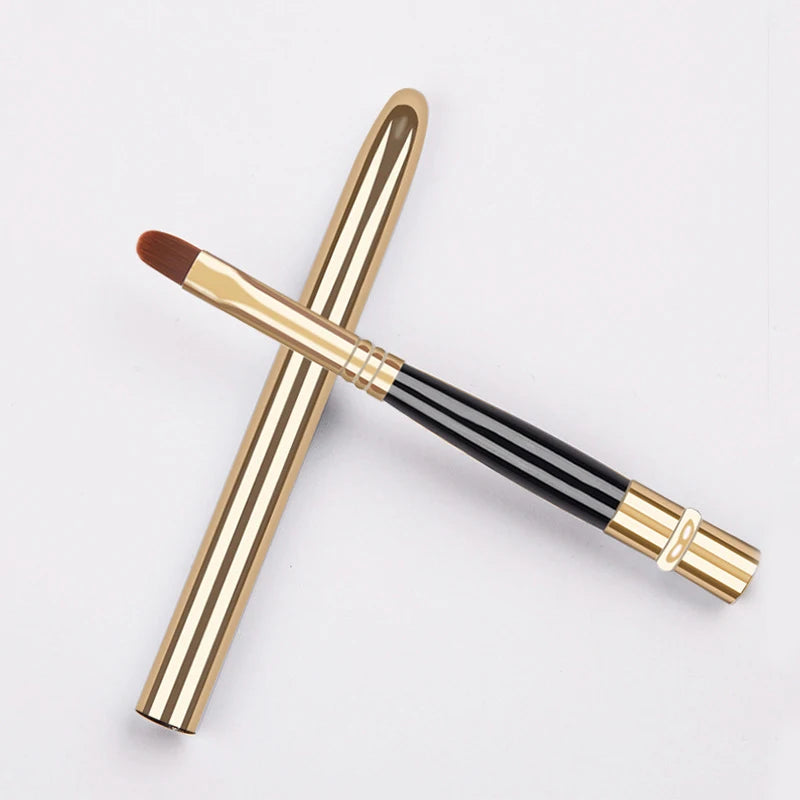 New Portable Retractable Makeup Brush-Eyeshadow Lip Gloss Tool with Adjustable Lips Brush & Protective Cover for Beauty Cosmetic