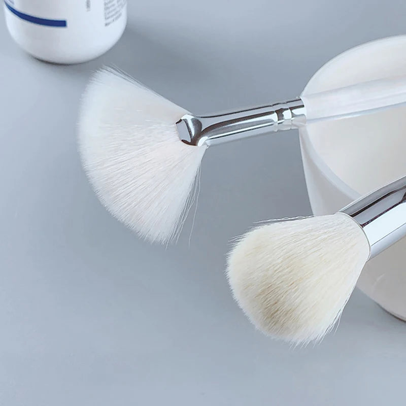 Soft-Bristled Facial Cleansing and Massage Brush – Portable Skincare Tool for Face Washing and Mask Application